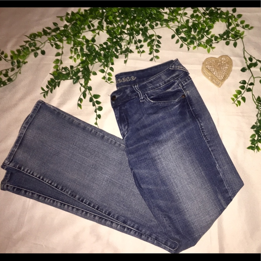 dELiAS* Distressed Boot Cut Jeans 🥂